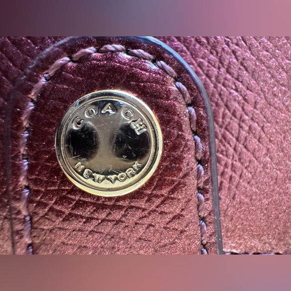 EUC COACH PEBBLED LEATHER BUTTON CLOSURE BIFOLD WRISTLET WALLET - Picture 2 of 11